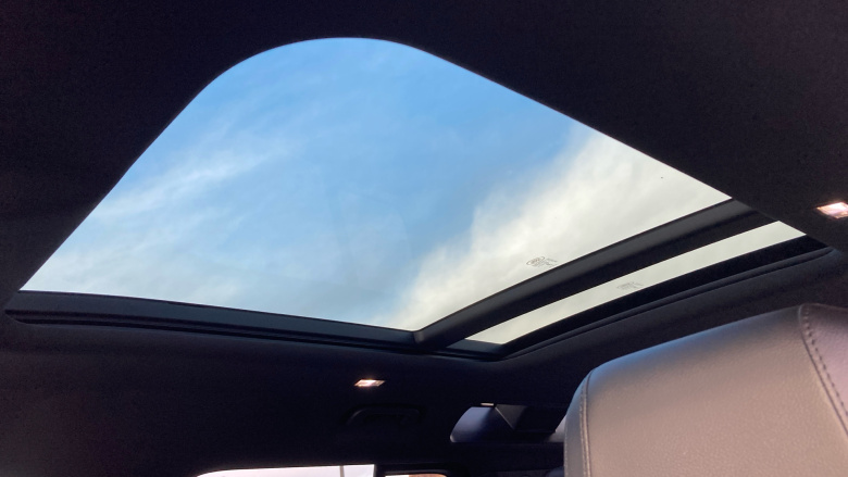 Land Rover Defender 3.0 D250 X-Dynamic SE 110 5dr Auto Diesel Estate